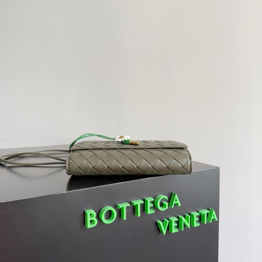 Andiamo Pouch on Strap