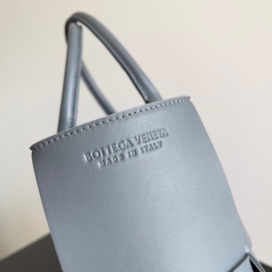 Medium Arco Tote