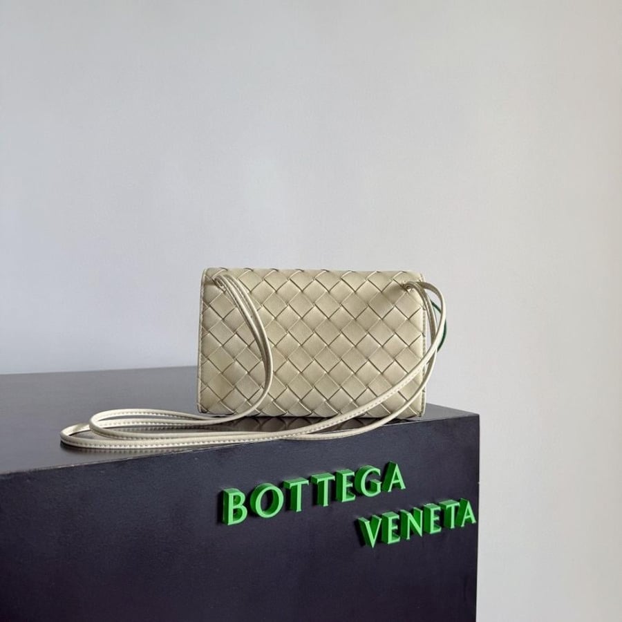Andiamo Pouch on Strap