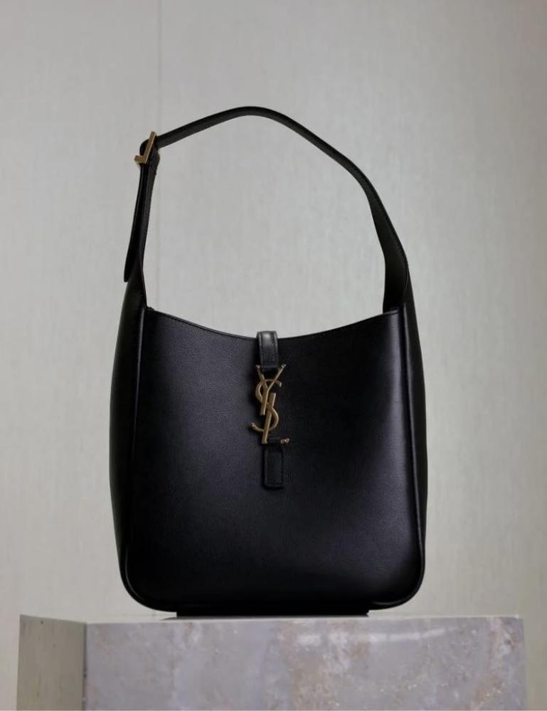LE 5 À 7 SUPPLE SMALL IN GRAINED LEATHER