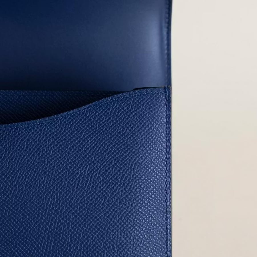 Constance 24CM Epsom 73 Bleu sapphire PHW