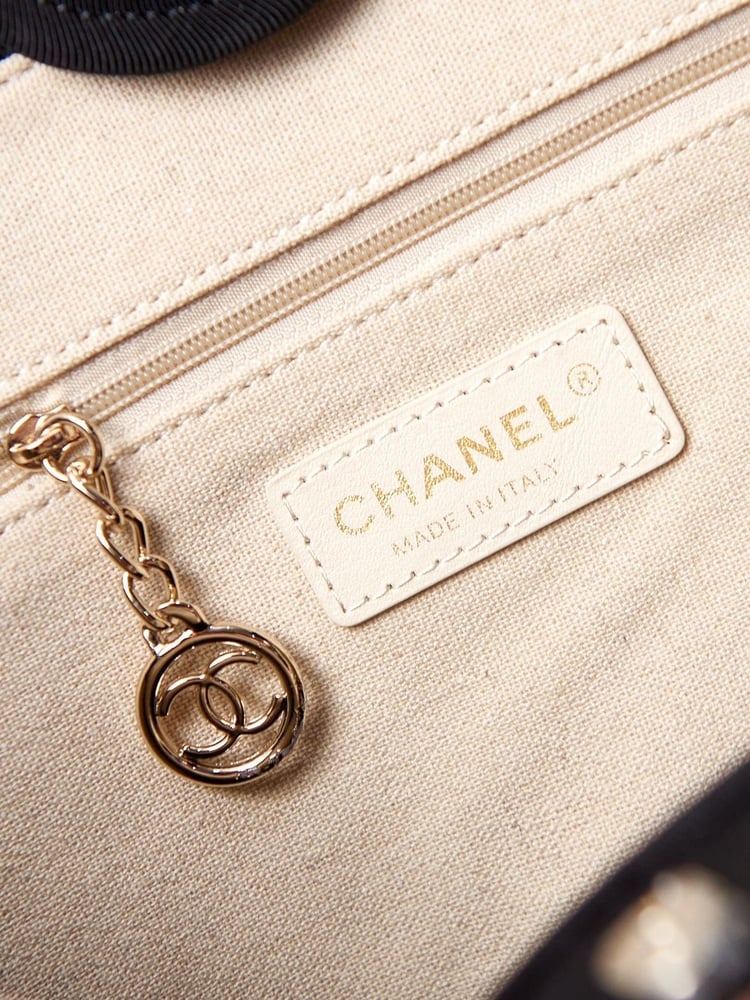 CHANEL MEDIUM DEAUVILLE TOTE