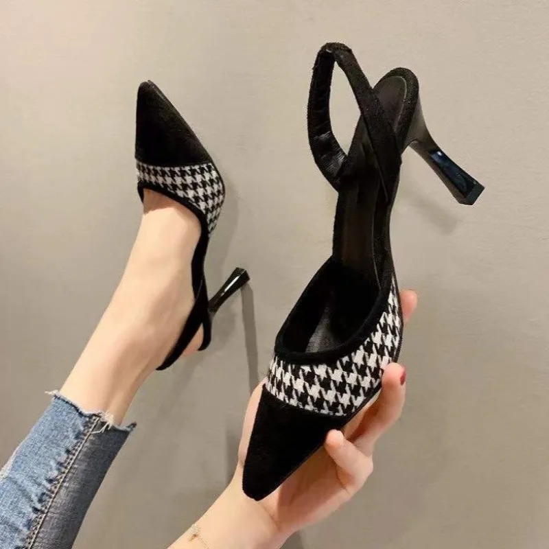 صندل مريح بكعب عالٍ للنساء