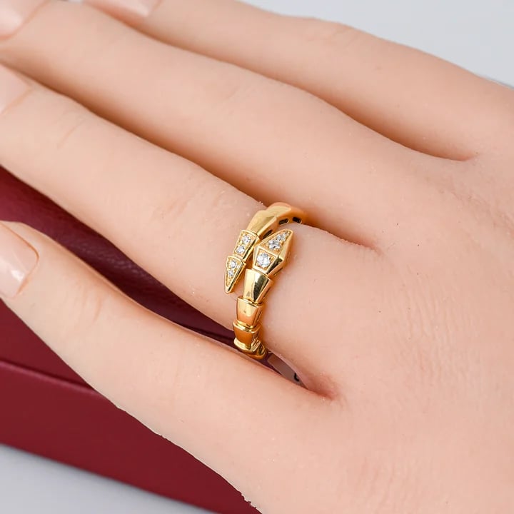 خاتم ذهب بتصميم افعى ذهب بولغاري | BVLGARI عيار 18 مرصع بالزركون