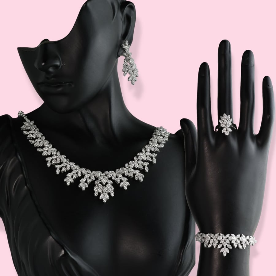 طقم ابيض عيار 18