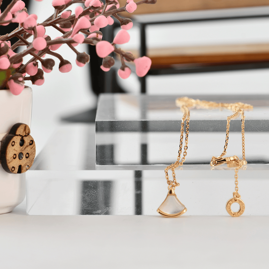 تعليقة ذهب عيار 18 بولغاري | BVLGARI
