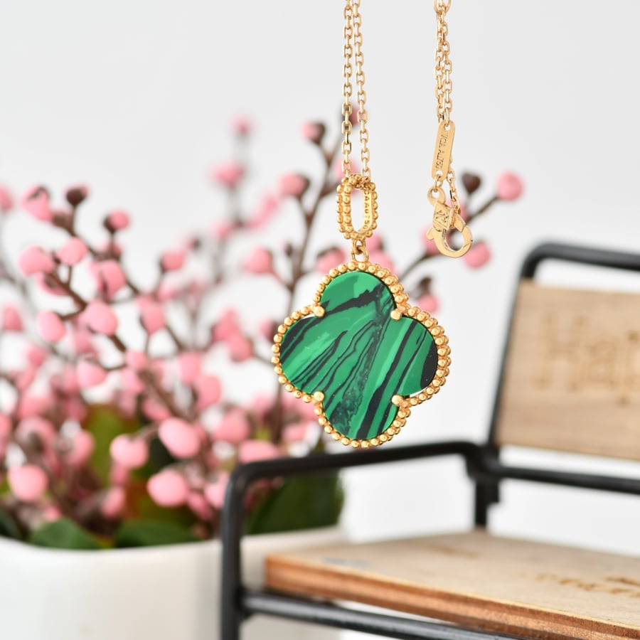 تعليقة ذهب عيار 18 فان كليف | Van Cleef