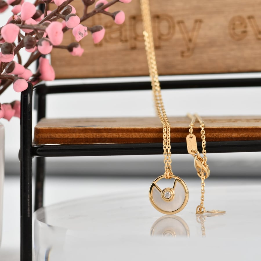 تعليقة ذهب عيار 18 كارتير | CARTIER