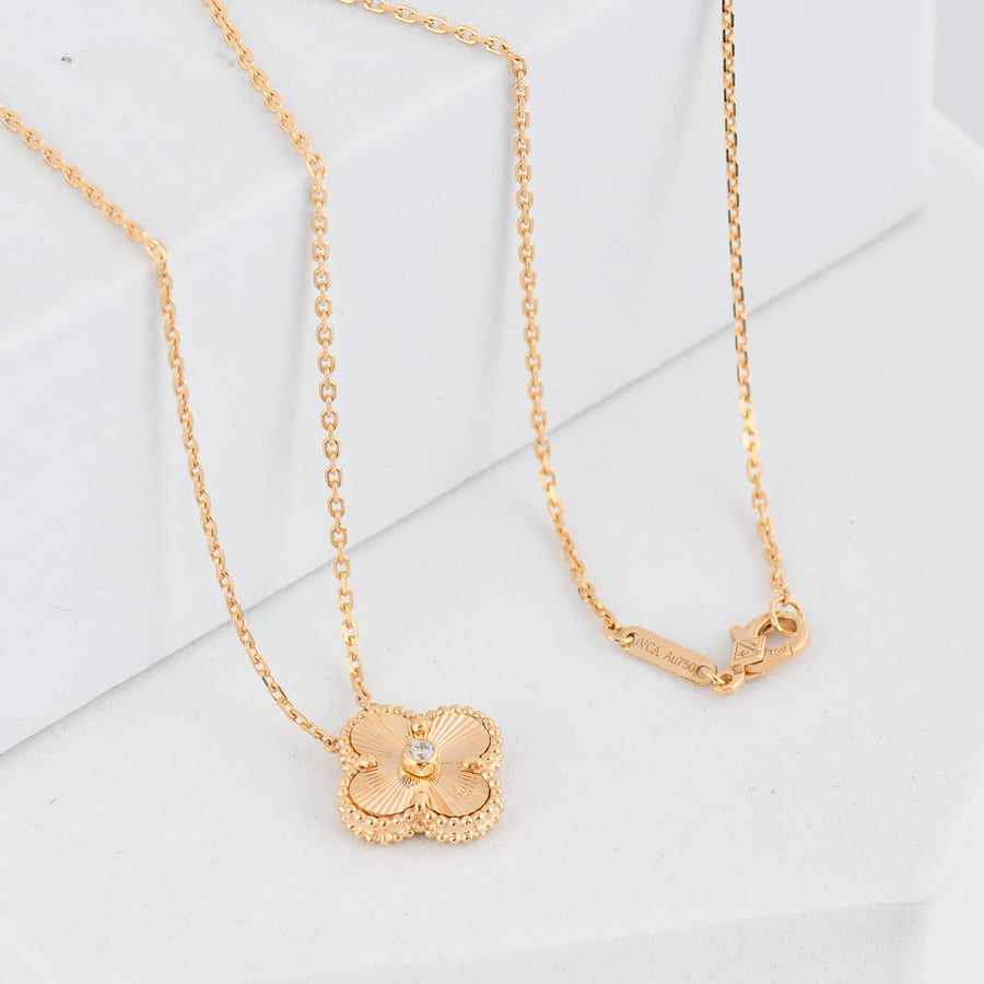 تعليقة ذهب عيار 18 فان كليف | Van Cleef