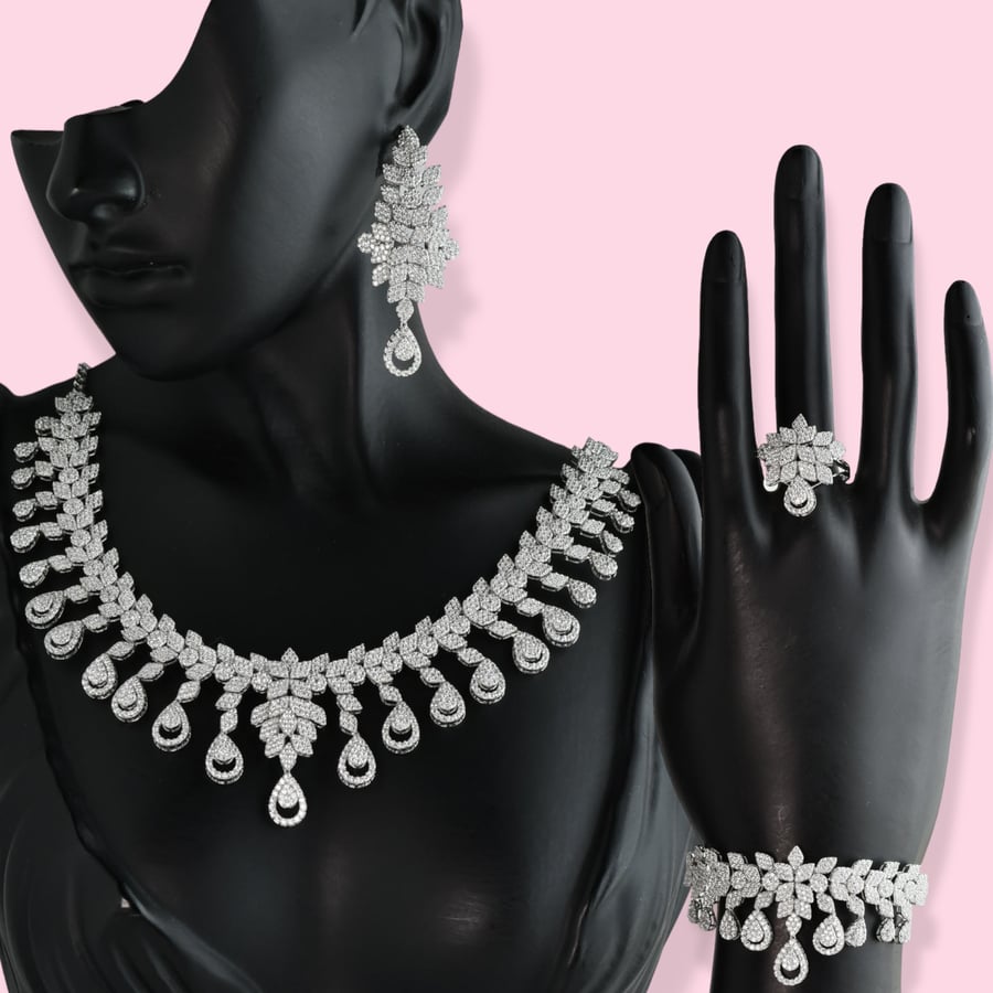 طقم ابيض عيار 18