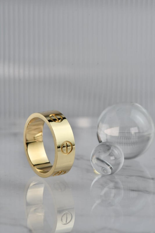 دبله ذهب بتصميم مسامير كارتير | CARTIER عيار 18