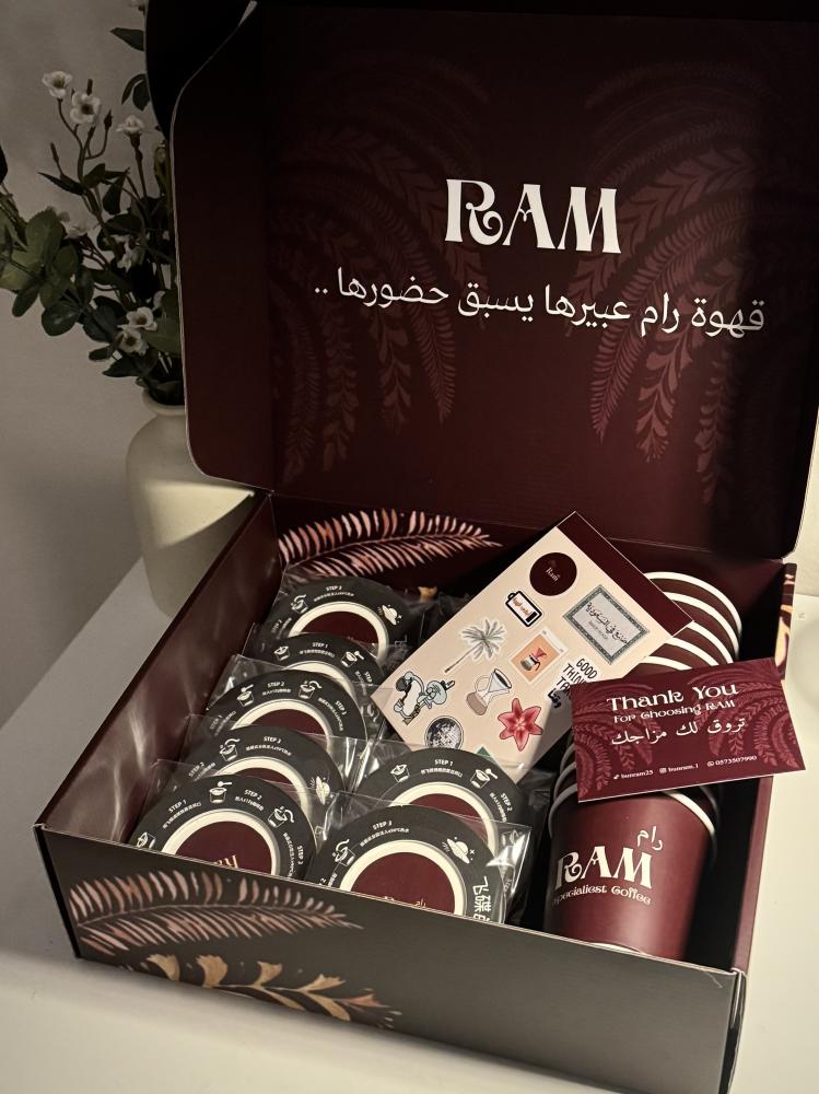 10 أظرف قهوة وأكواب
