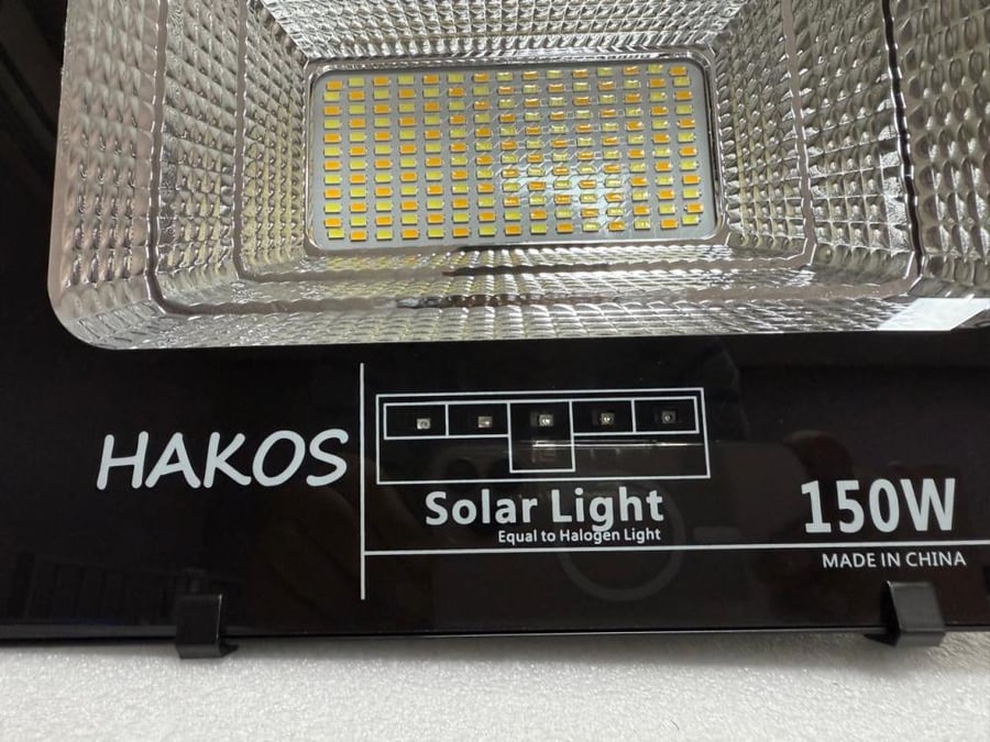 150-watt LED flashlight with solar energy, 3 colors