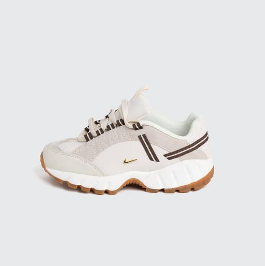 حذاء رياضي للمشي - walking shoes