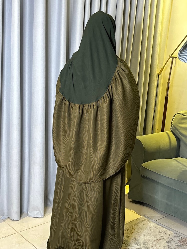 عبايه خضراء