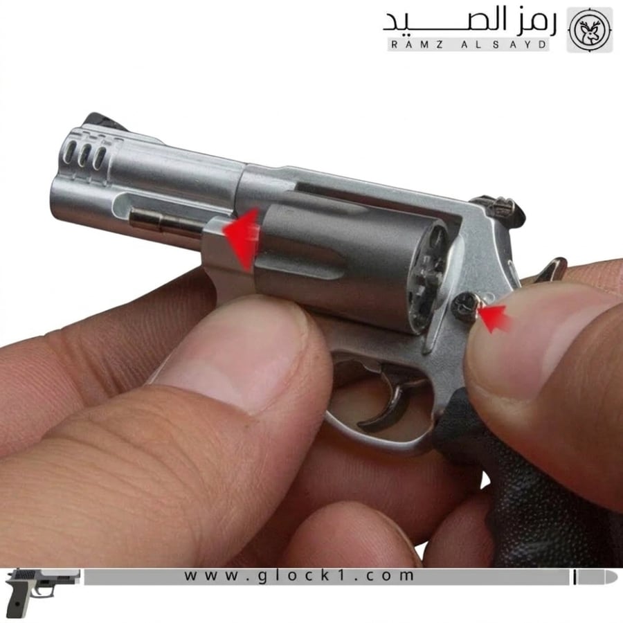 ميدالية مسدس مصغّر بتصميم محاله حديد