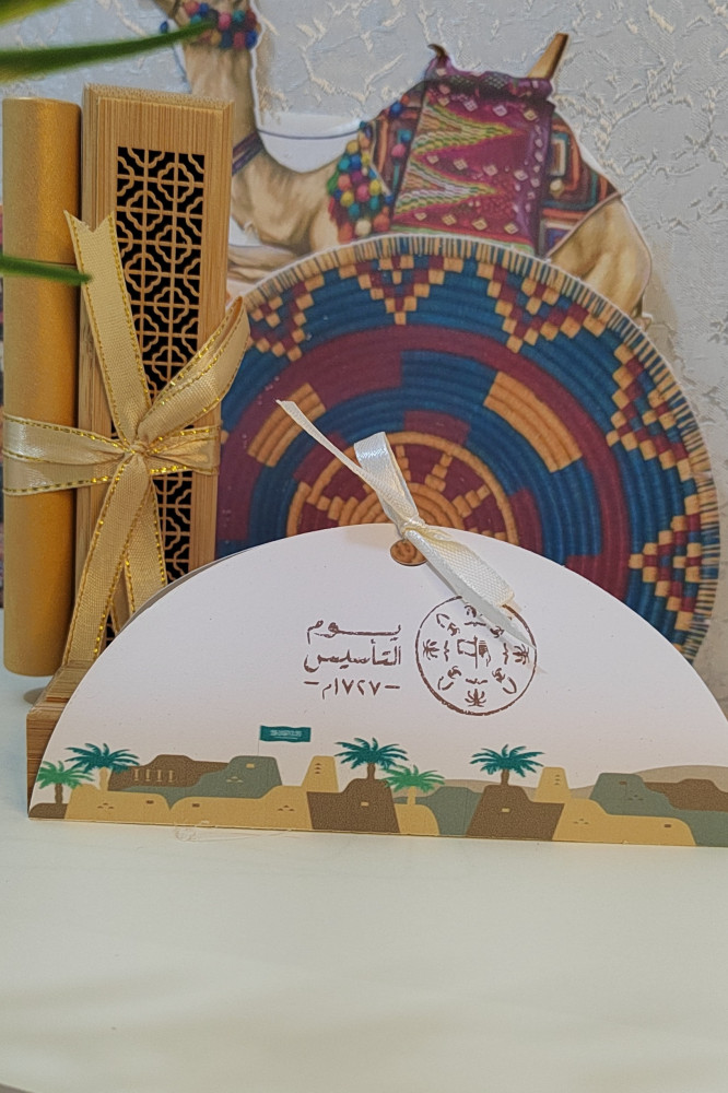 مبخره خشبيه مع علبة أعواد تحتوي ع 35 عود ليوم التأسيس