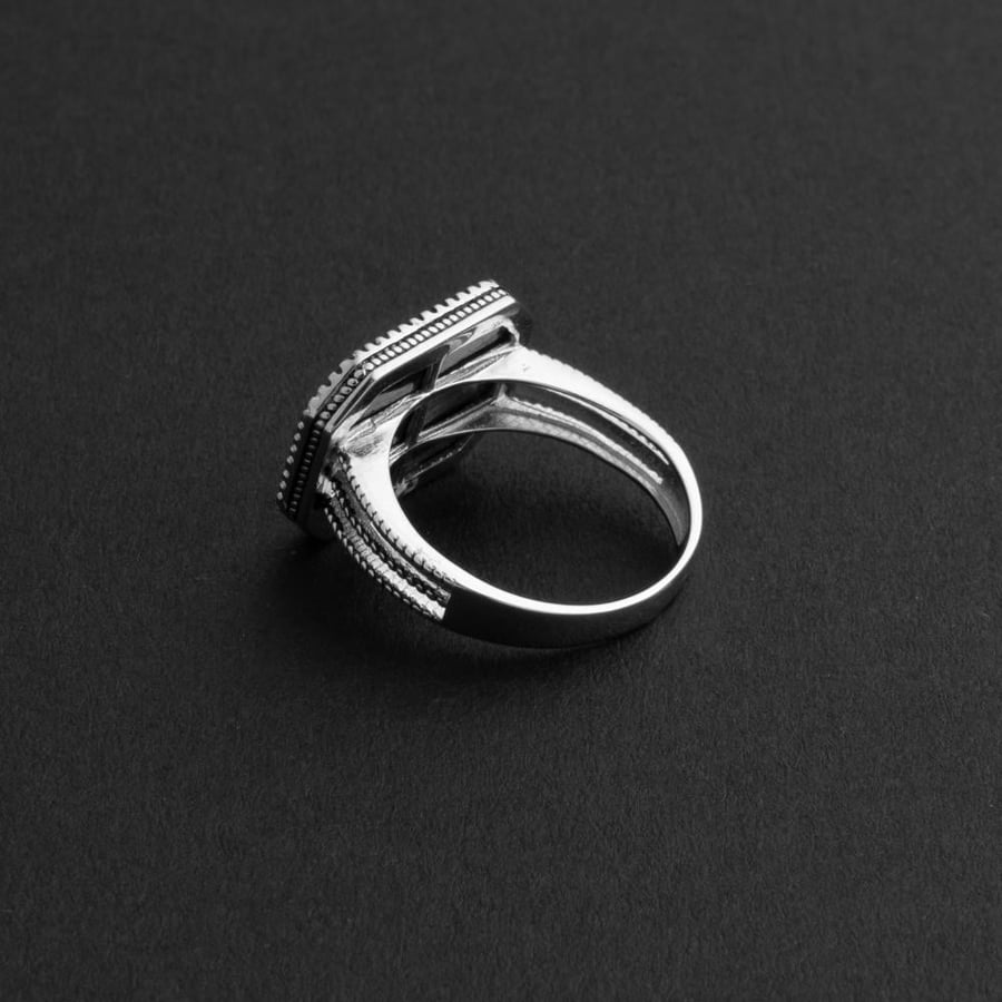 Royal ring with a classic design, 925 sterling silver, garnet