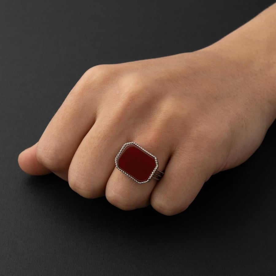 Royal ring with a classic design, 925 sterling silver, garnet