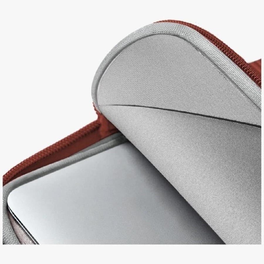 Unic - Laptop sleeve with a striped design, secure zipper, and water resistance - Red