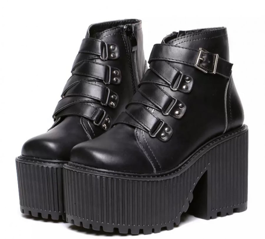 حذاء shoes