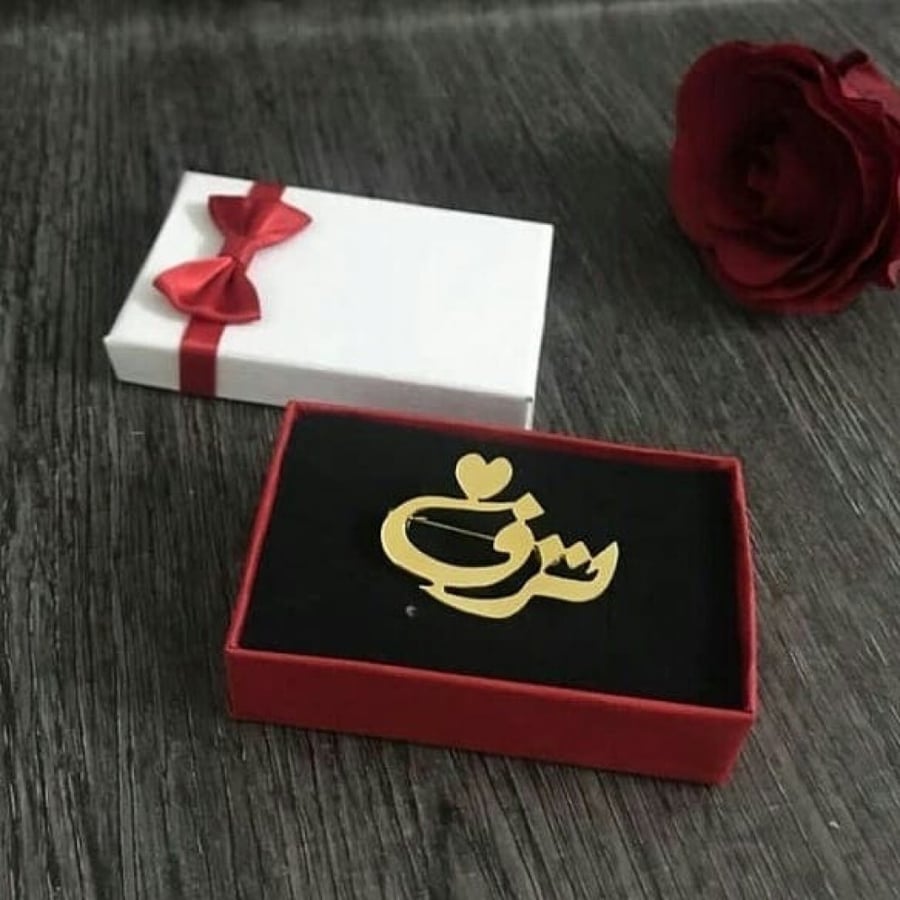 بروش مطلي بالاسم.