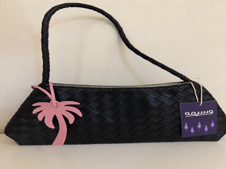 عباية لينا