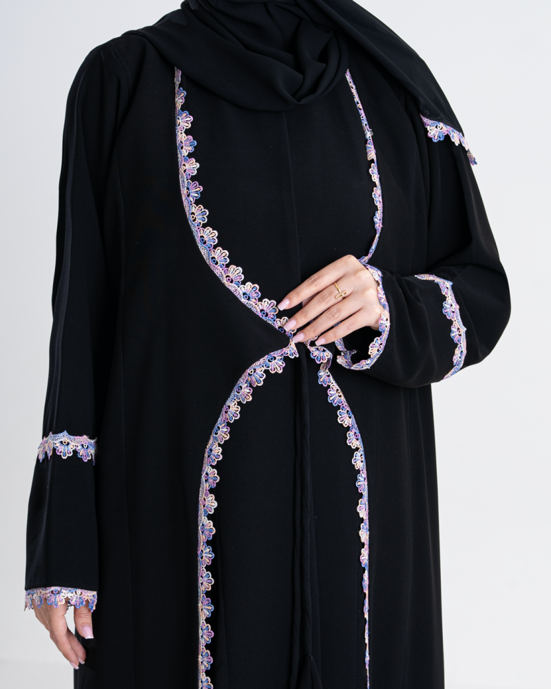 عباية ايلول بقماش كريب ملكي مزين بكلفه 3