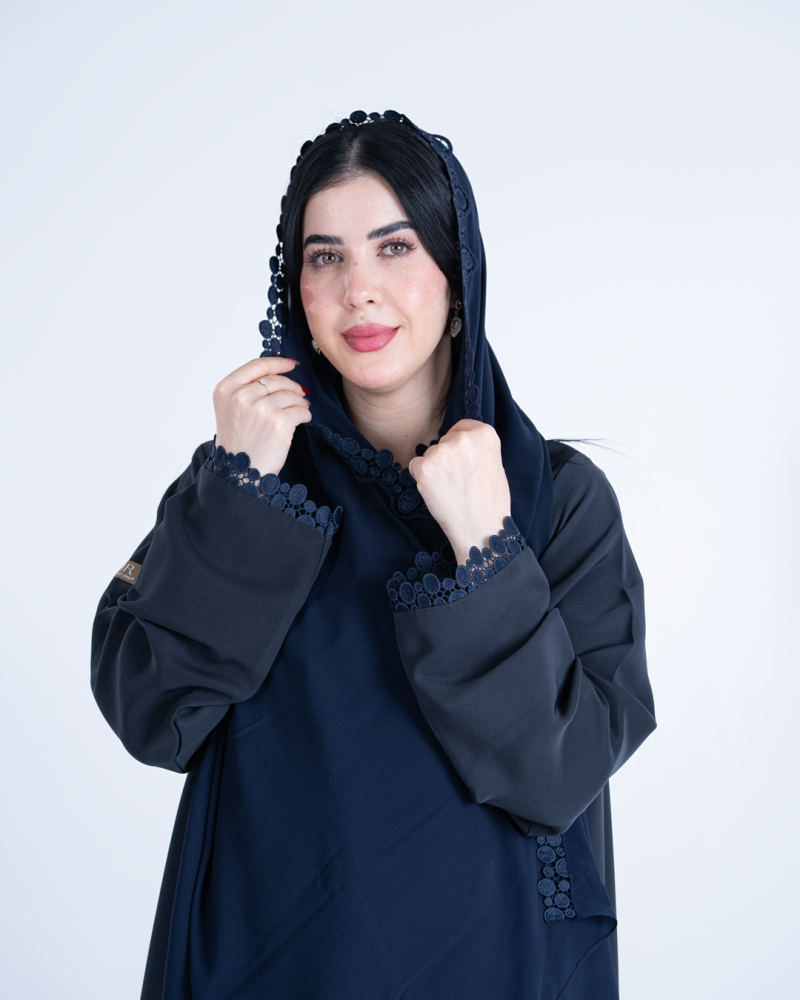 عباية لاتين بقماش كريب ليلى مزين بكلفه ناعمه كحلي