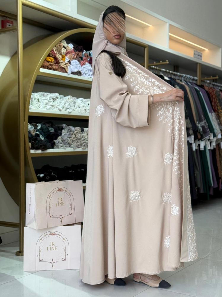 عباية جوانا بقماش  كريب اوكراني مطرز بيج