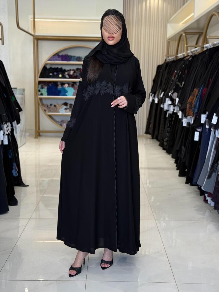 عباية اماني بقماش كريب ملكي مزين بكلفة ورود 2