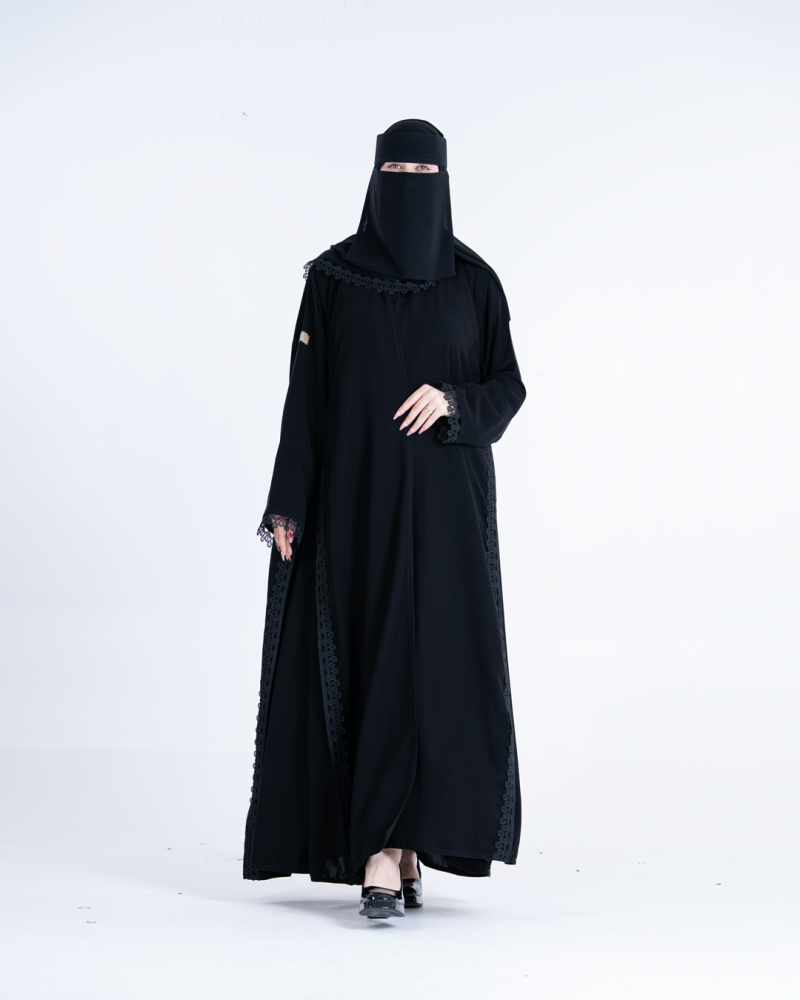 عباية جوليا بقماش ملكي مزين بكلفة