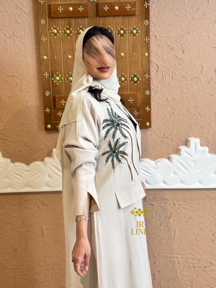 اليوم الوطني بليزر  | عباية علو بقماش كريب كوري بتطريز بيج