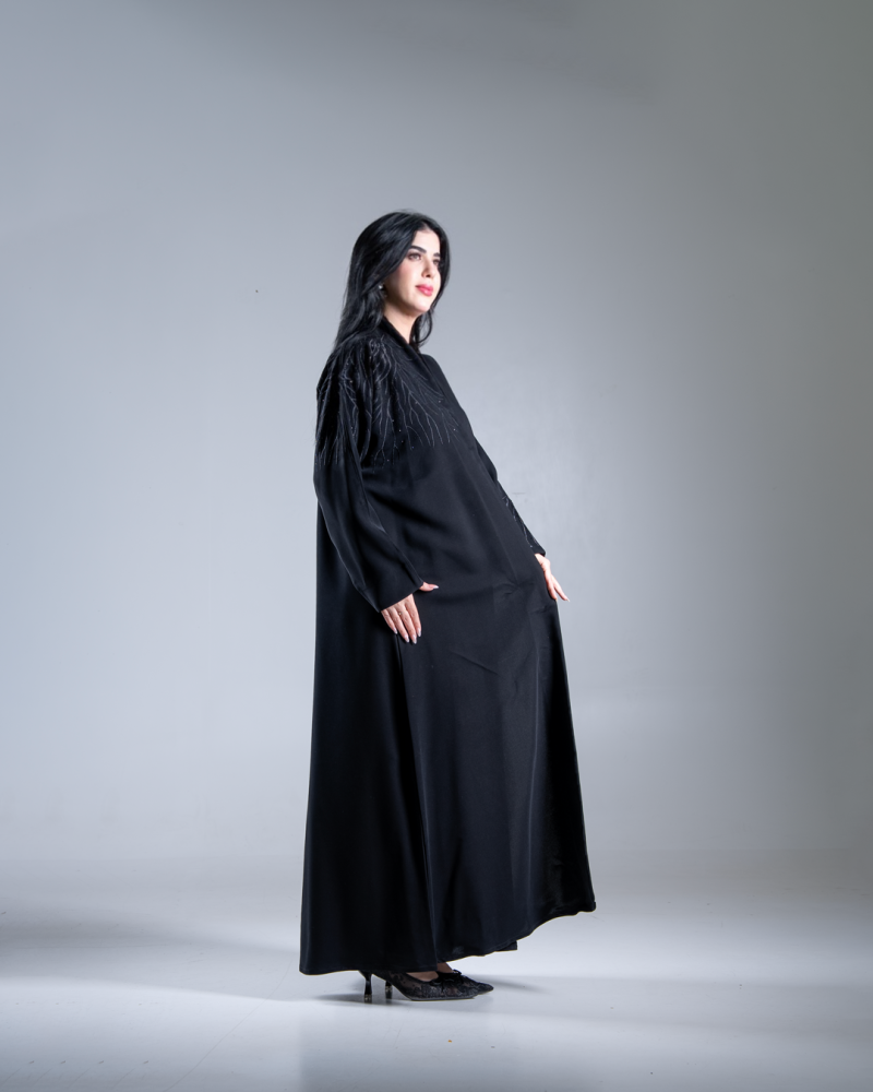 عباية شيرين بقماش كريب سرميك بتطريز