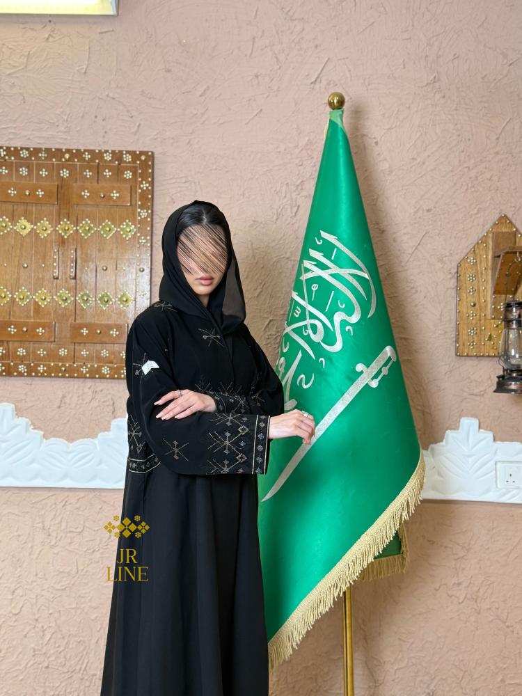 عباية رؤية بقماش كريب الابداع بتطريز اسود