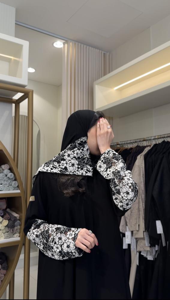 عباية علو بقماش كريب ملكي تدخيلات دانتل ابيض طرحه ساده