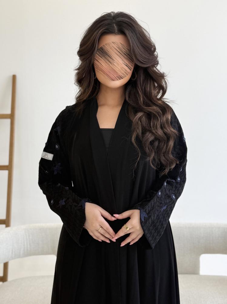 عباية لونيم بقماش ملكي تطريز بالكم  اسود مع كحلي
