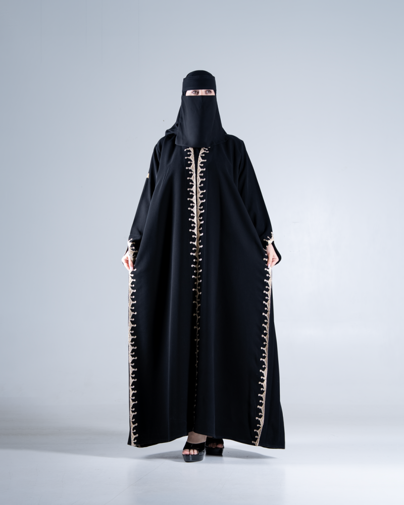 عباية ريتال بقماش كريب سرميك بتطريز بيج