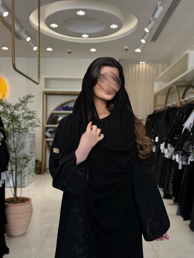 عباية امتنان - بقماش انترنت اسود بتطريز اسود
