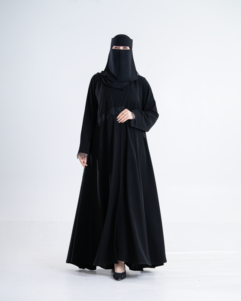 عباية سوزي بقماش كريب رموش بدانتل اسود