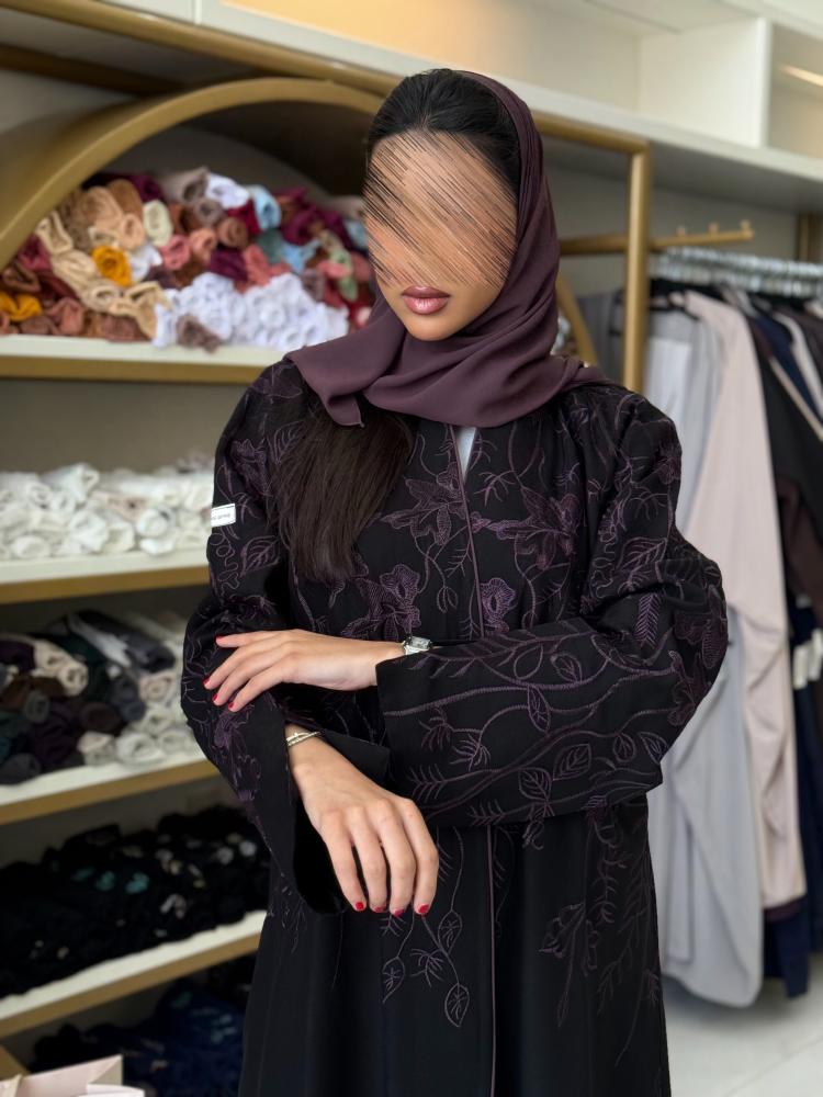 عباية سدين بقماش كريب الاناقة بتطريز  موف