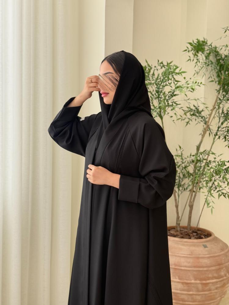 عباية روان بقماش كريب الاناقة بتطريز هاري اسود