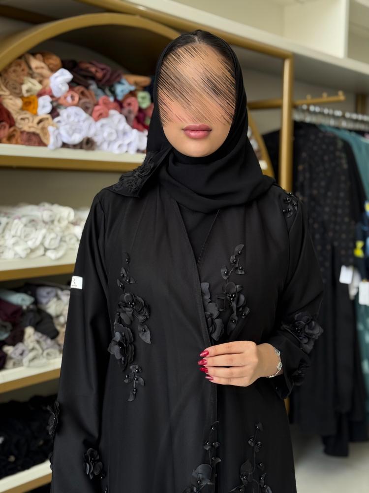 عباية الاميرة بقماش باربي مزين بدانتل ورد