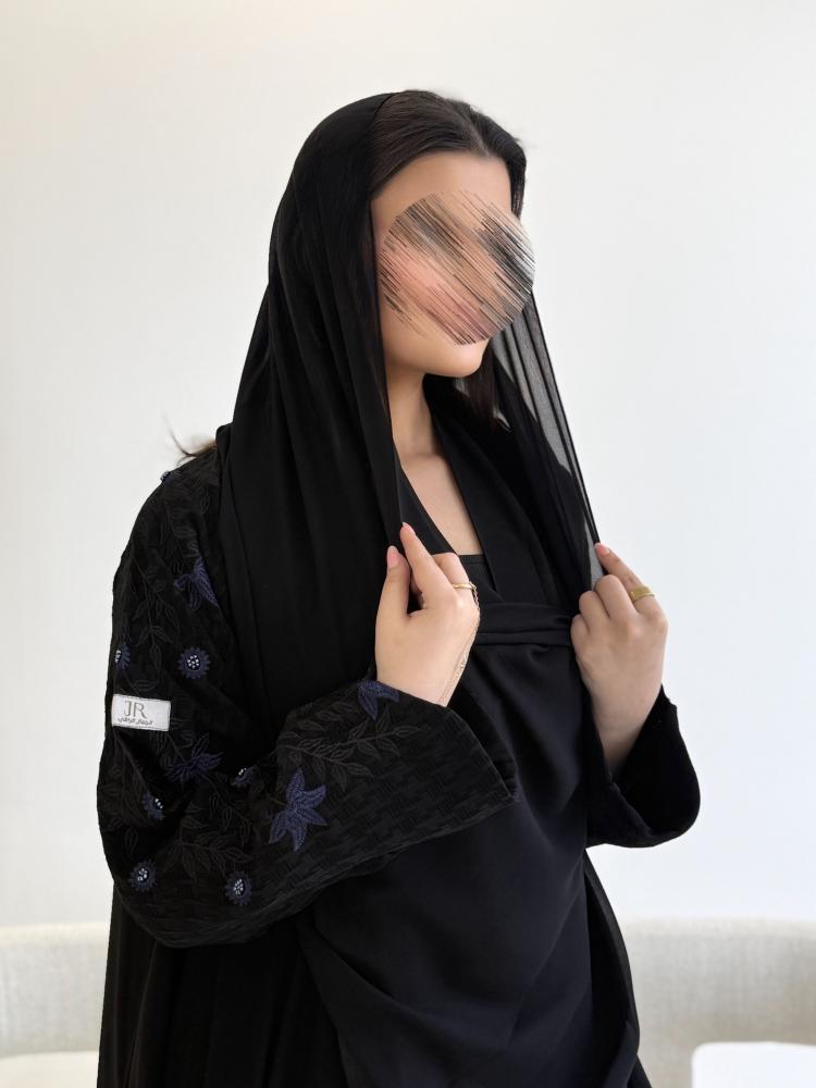 عباية لونيم بقماش ملكي تطريز بالكم  اسود مع كحلي