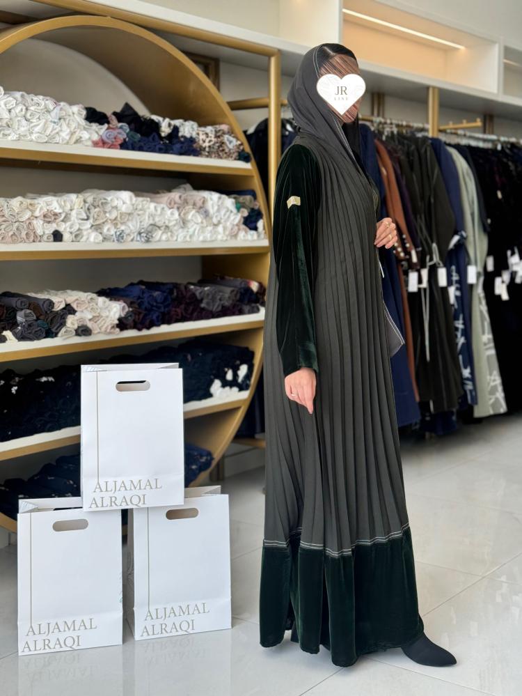عباية ديلارا كريب الاناقة مع مخمل زيتي
