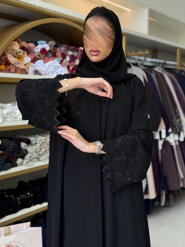 عباية الياس بقماش انترنت بتطريز ناعم بالكم