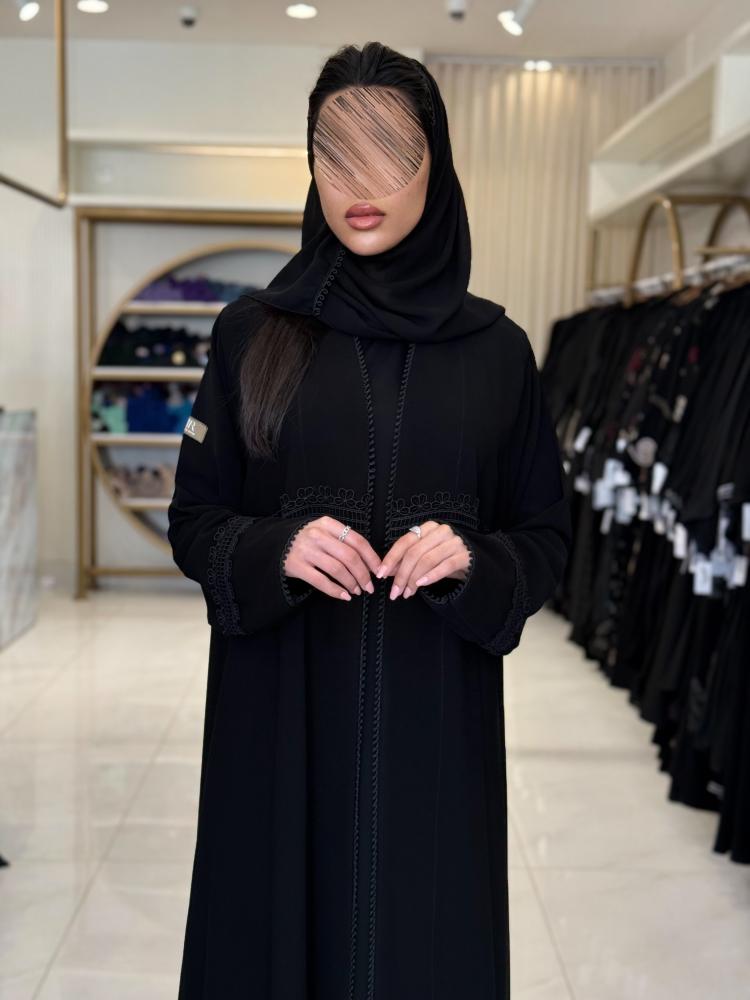 عباية اماني بقماش كريب ملكي مزين بكلفة ناعم 1