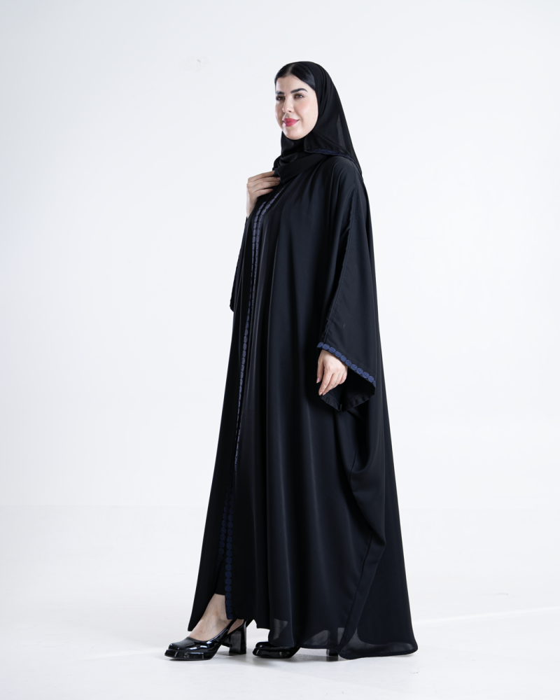 عباية مناهل بقماش كريب نواعم بتطريز كحلي