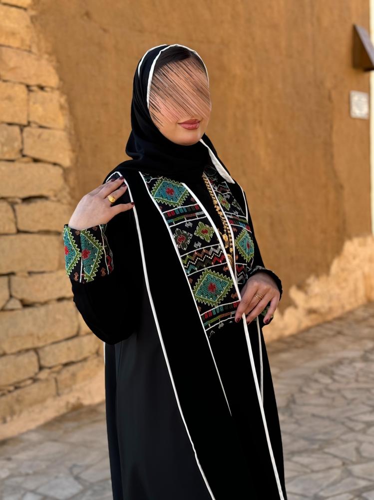 عباية بريده كريب الاناقة تدخيلات التطريز