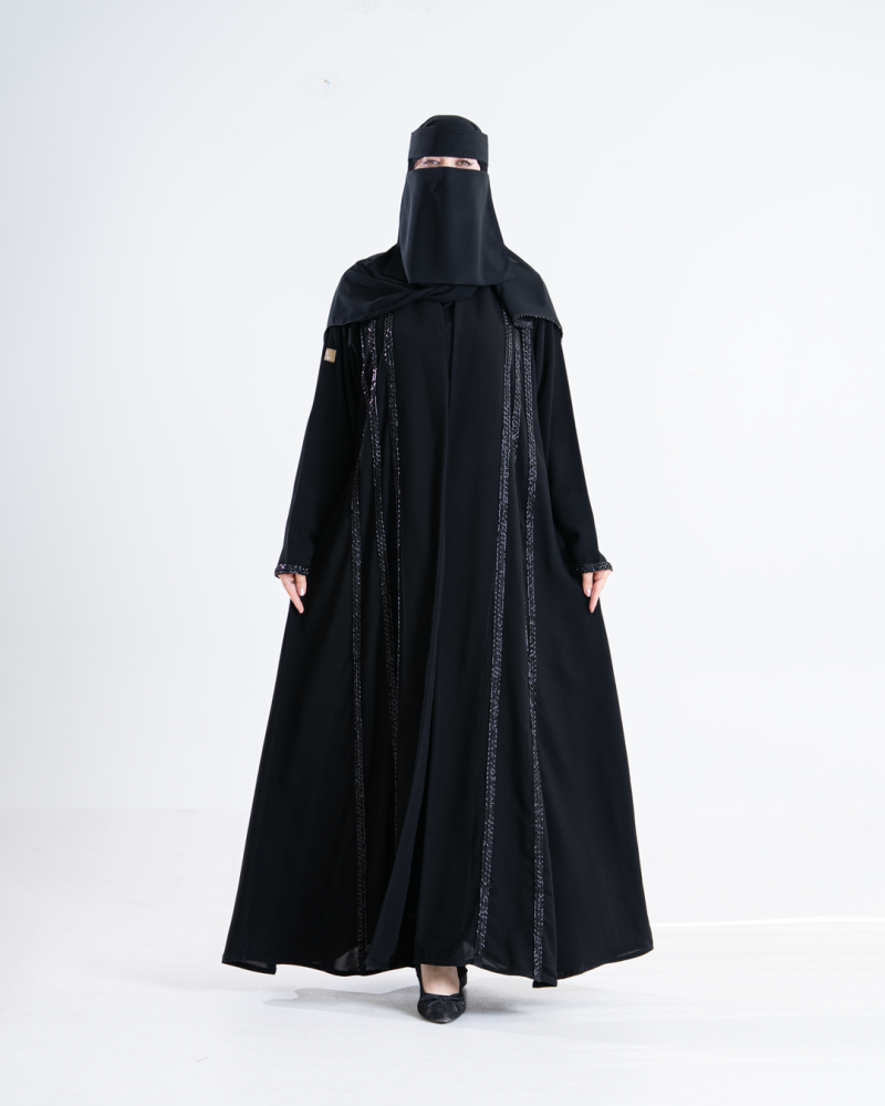 عباية لوني بقماش كريب ملكي مزين بشك اسود